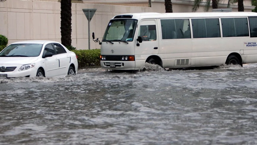 (VIDEO) Obilne kiše u Ujedinjenim Arapskim Emiratima, zaustavljen saobraćaj na aerodromu u Dubaiju 39