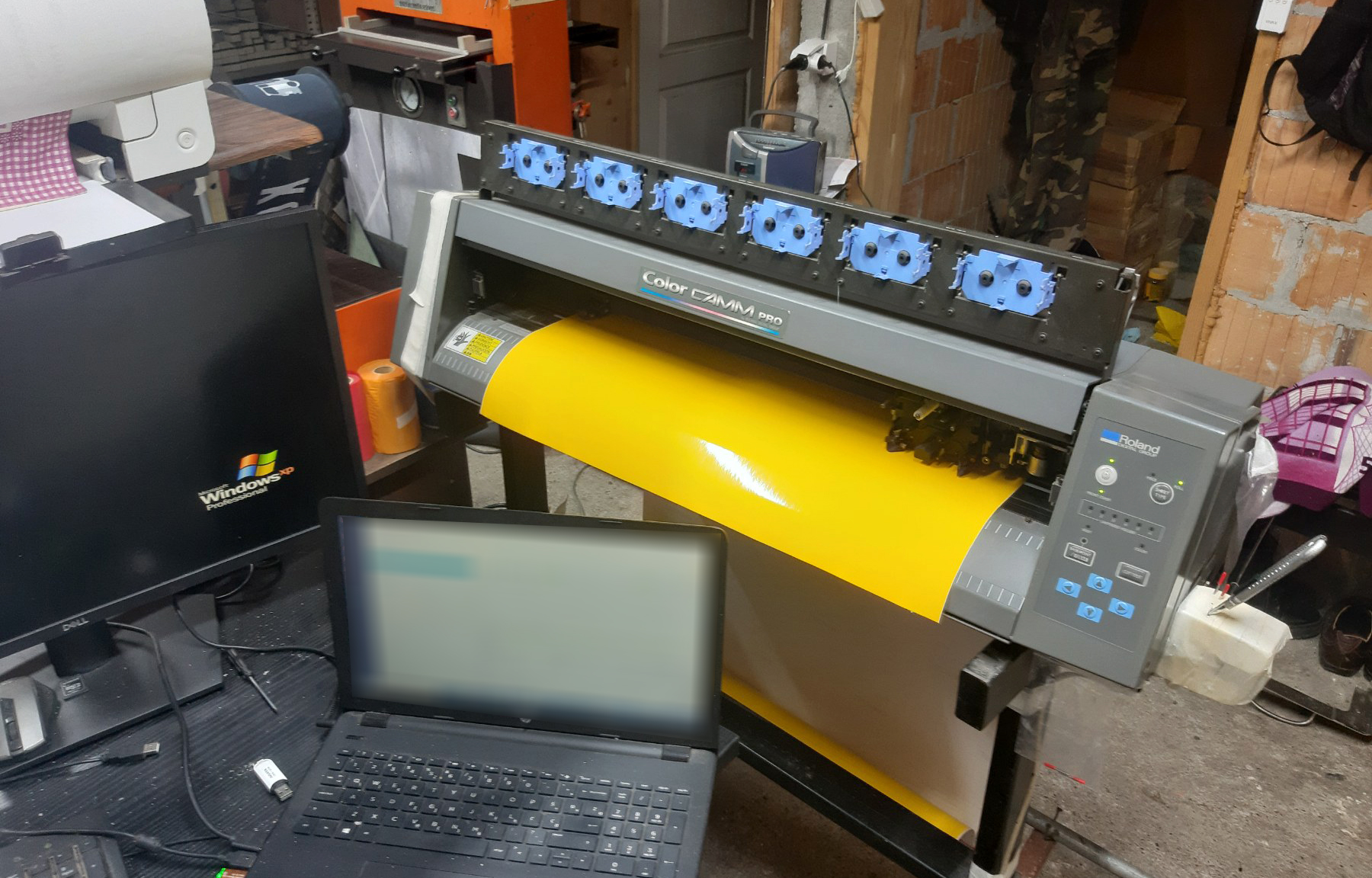 Uhapšeno šest osoba zbog falsifikovanja dokumenata zemalja EU, kao i inostranih registarskih tablica 4