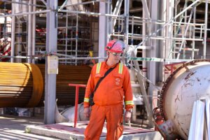 Srbija je dala ruskim vlasnicima u Naftnoj industriji Srbije (NIS) rok od 50 dana da pronađu novog vlasnika, a ukoliko se to ne dogodi, predsednik Aleksandar Vučić najavio je da će Srbija uvesti „svoju upravu“ i ponuditi Rusima „najvišu moguću cenu“.