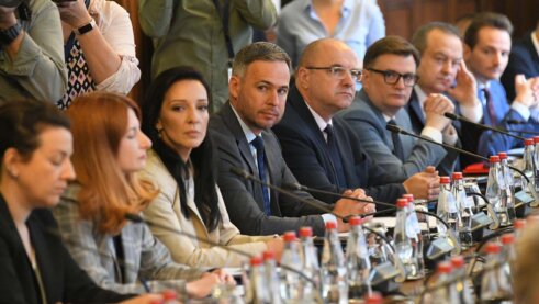 Skupština Srbije sastanak sa opozicijom "Vučić šalje poruku da je on jedino bitan": Zašto je ponovo produžen rok za formiranje nove vlade? 4