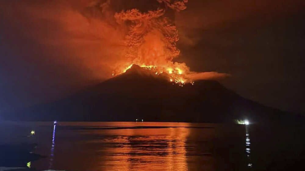 Nova erupcija vulkana Ibu u Indoneziji 10