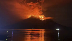 Zatvoren aerodrom zbog erupcije vulkana na severu Indonezije