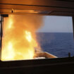Rakete Huti pobunjenika oštetile tanker u Crvenom moru 12