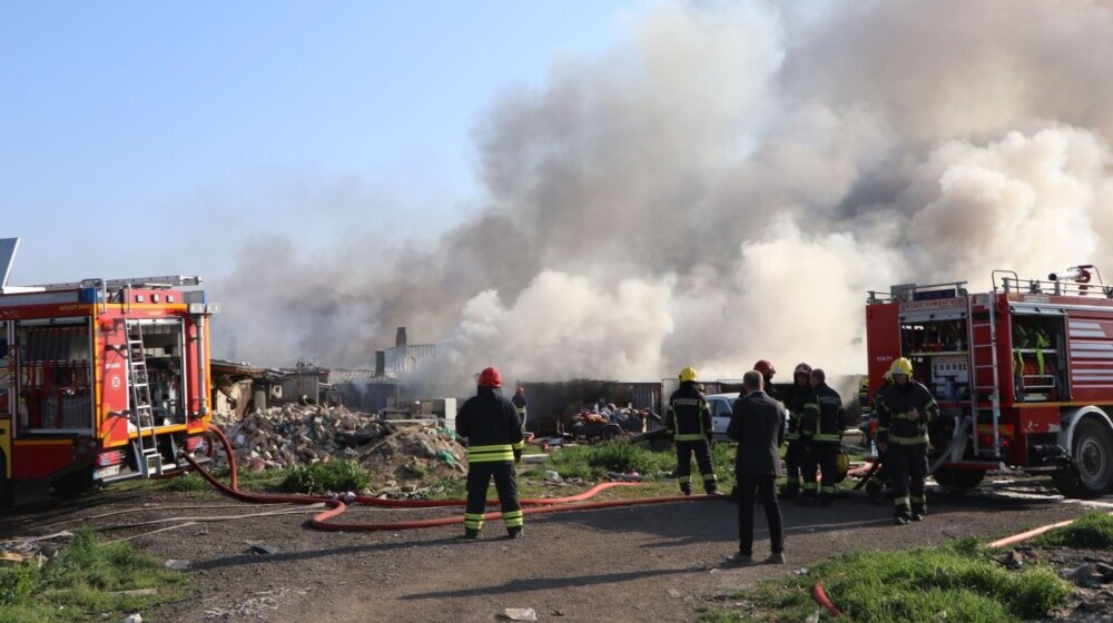 Požar u Bangladešu progutao više od stotinu domova: Ljudi evakuisani u prihvatilišta, gradonačenik obećava obnovu 1