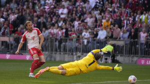 Lajpcig ubedljiv protiv Borusije Dortmund, Bajern pobedio Ajntraht