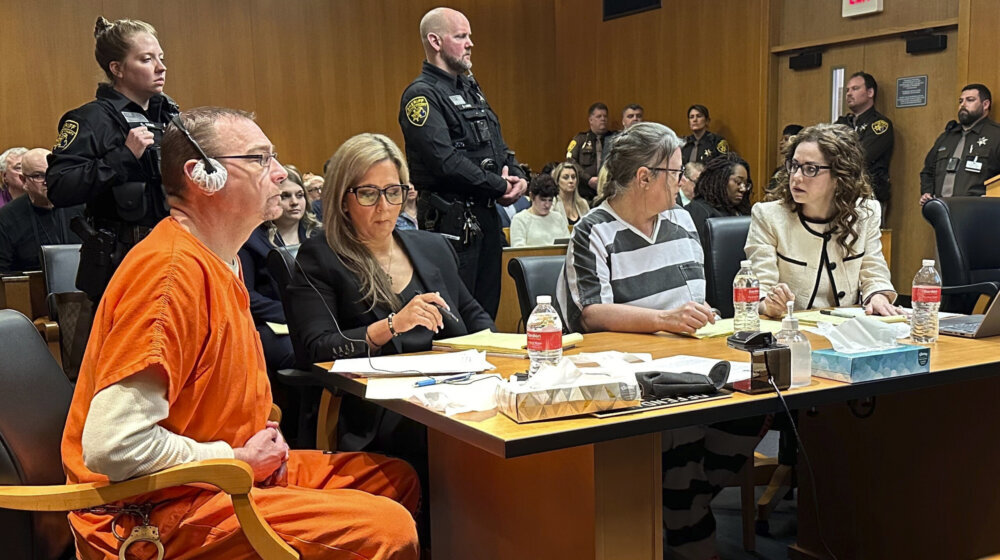 Najmanje po 10 godina zatvora za roditelje dečaka koji je izvršio masovno ubistvo u školi u SAD 1