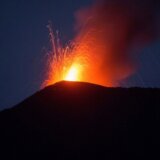 Nova erupcija vulkana Ibu u Indoneziji, izbacio pepeo na visini od pet kilometara 11