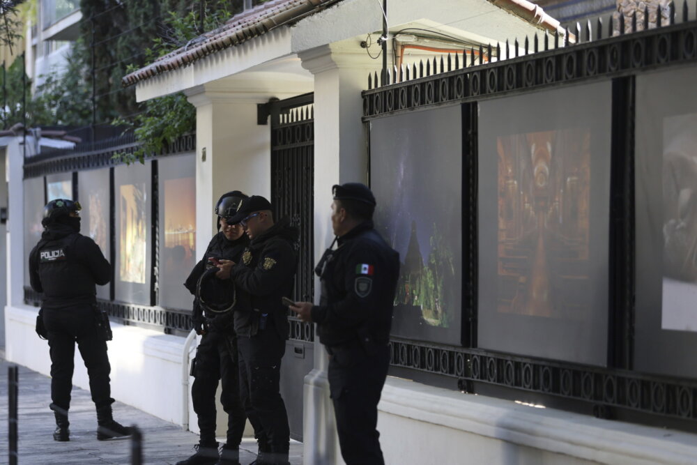 Meksičke diplomate napustile Ekvador u jeku krize zbog upada ekvadorske policije u ambasadu Meksika 2