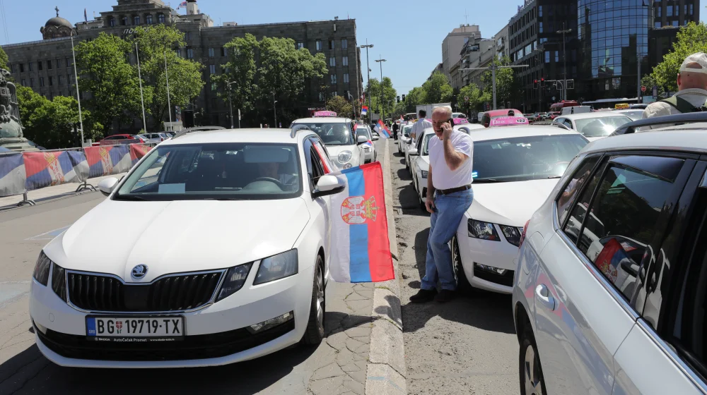 Taksisti u 13 sati kreću iz Beograda po studente u Novom Sadu 1