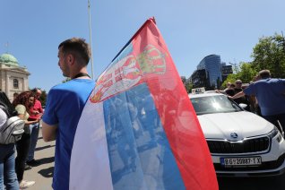 (FOTO) "Zločin je bio, ali genocid ne": Protestna vožnja taksista protiv izglasavanja Rezolucije o Srebrenici 5