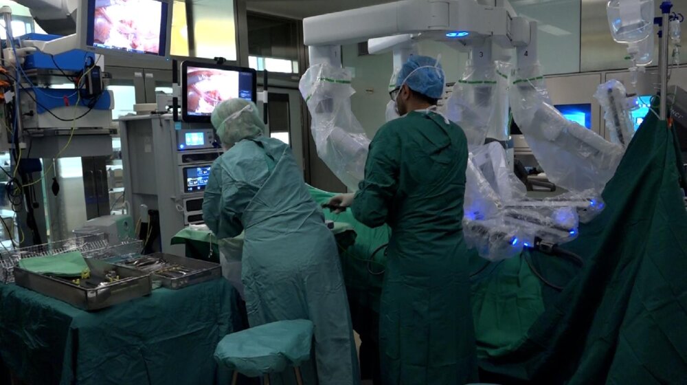 Lekari u Beču operišu pomoću robota 9