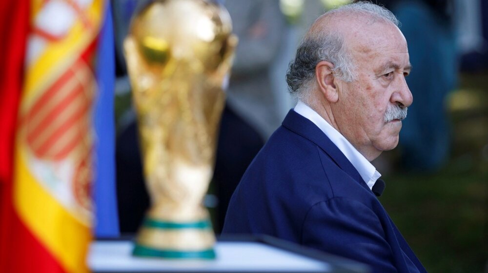 Bivši selektor na čelu vladine komisije koja nadgleda Fudbalski savez Španije, FIFA i UEFA ponovile da su zabrinuti zbog mešanja politike u sport 1