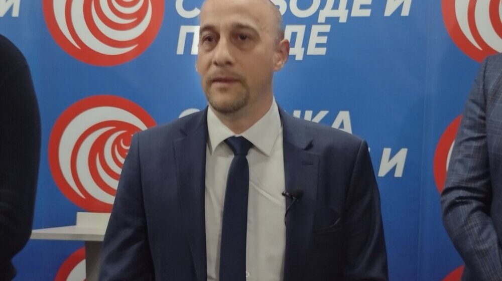 Jekić (SSP): „Čestitam Vučiću na izveštaju Freedom house-a, Srbija je autokratizujući hibrid” 1