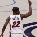 U Majamiju neće spavati: Batleru stradalo koleno, da li su i ligamenti? 4