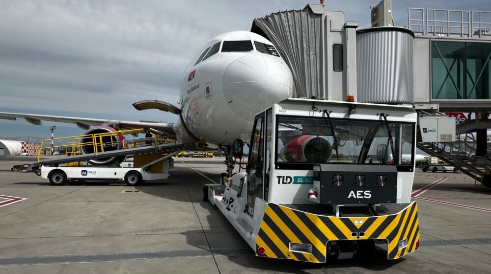 Er Srbija: Otprema letova po prvi put samo sa električnim vozilima 1