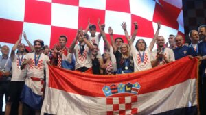 Fudbaleri Hrvatske pred EURO idu u Vatikan: Papa za blagoslov dobija šal , dres i loptu