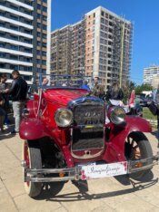 Izložba oldtajmera i električnih automobila na platou ispred Saobraćajnog fakulteta (FOTO) 6