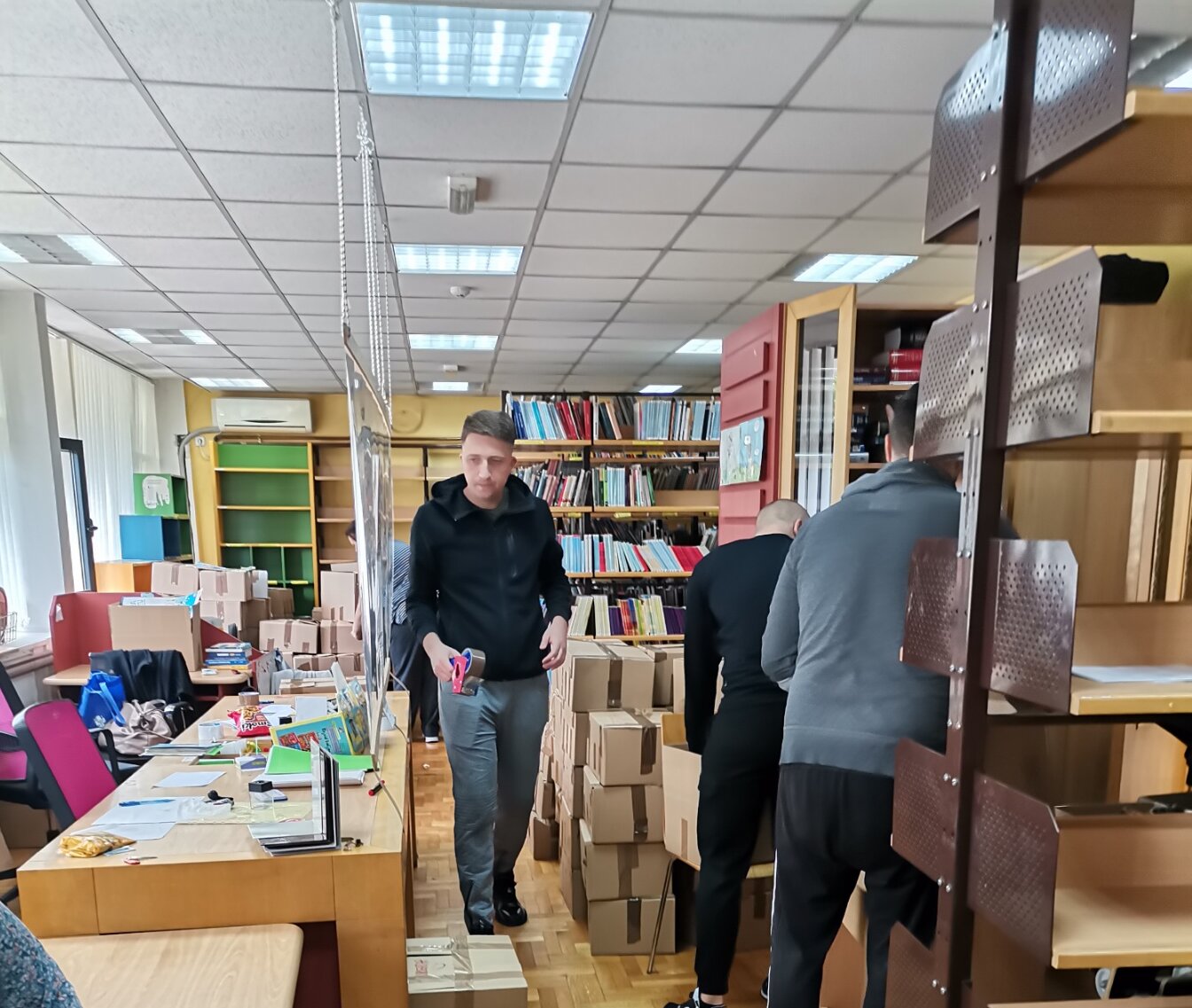 "Aleksandar Šapić je grobar naše kulture": Nakon 50 godina iznenadno iseljena novobeogradska biblioteka "Fontana" 2 "Aleksandar Šapić je grobar naše kulture": Nakon 50 godina iznenadno iseljena novobeogradska biblioteka "Fontana" 2