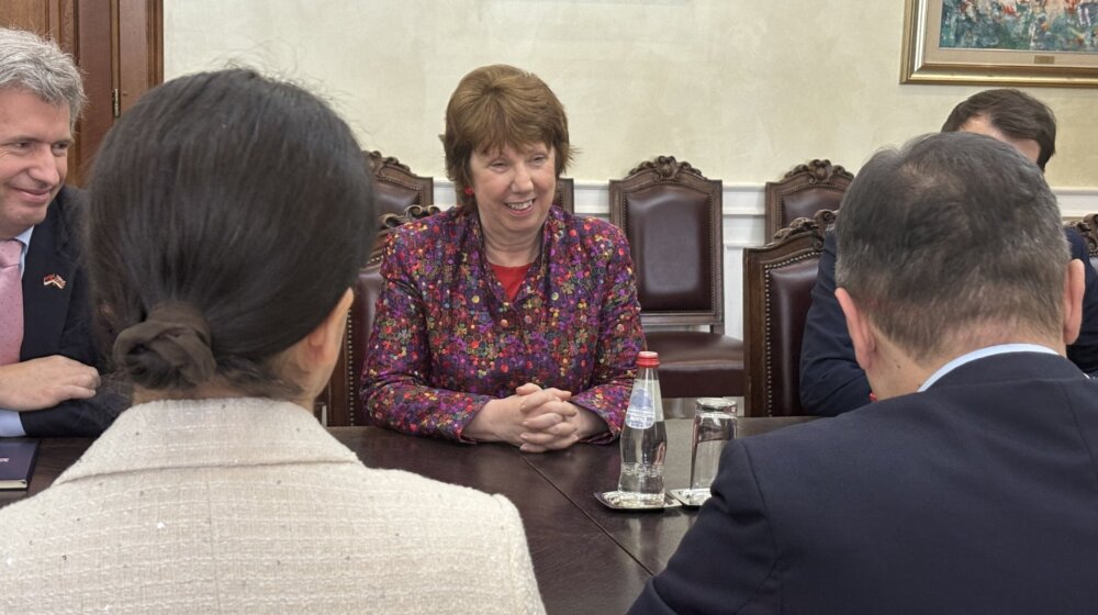 Ešton na sastanku sa Dačićem: Srbija ima ključnu ulogu u regionu 1