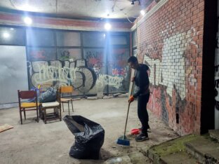 Svaki prostor je dobar za kulturu: Izložba kragujevačkog slikara Zorana Ignjatovića u nikad završenom tržnom centru u Erdoglji 3