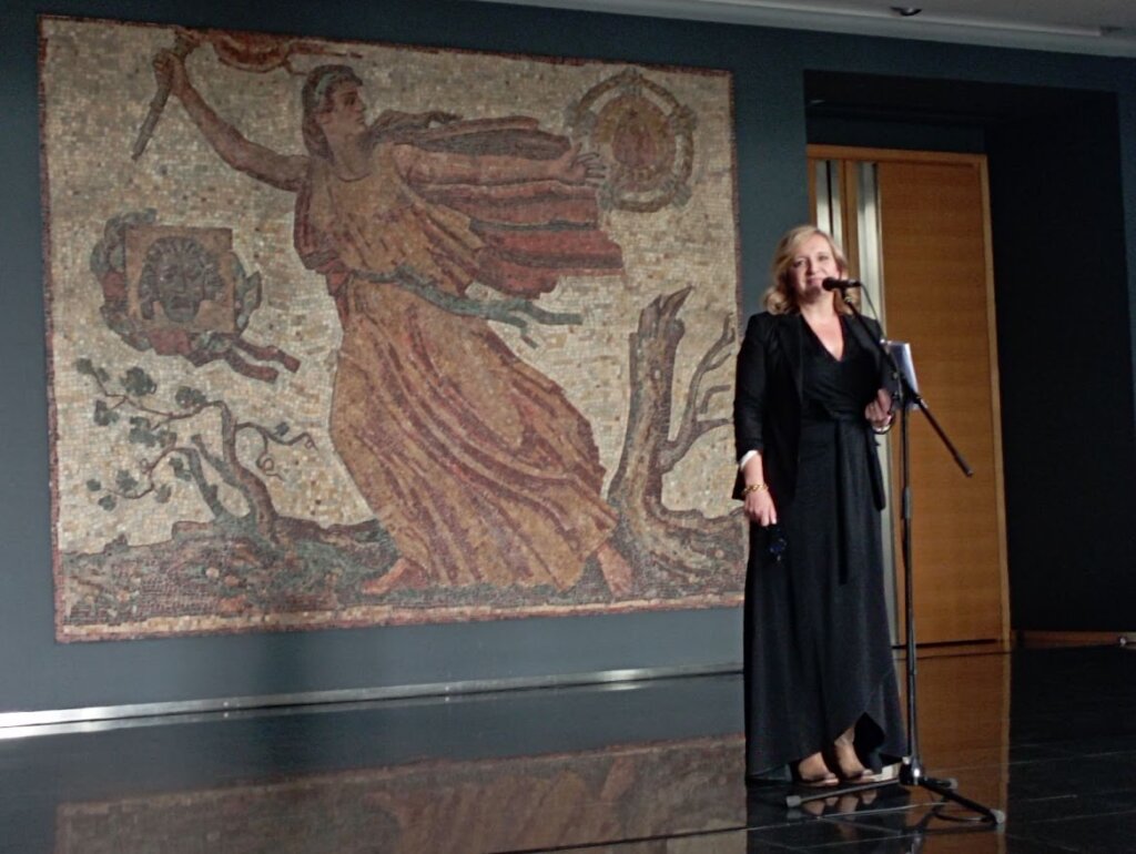 Jugoslovensko dramsko pozorište proslavilo 76. rođendan i dodelilo godišnja priznanja: Dragan Mićanović dobio dve nagrade 2 Tamara Vučković Manojlović