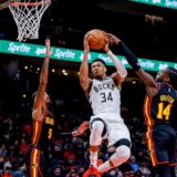 Uzbuna u Milvokiju - Janis se povredio sam od sebe: Kraj sezone? (VIDEO) 3