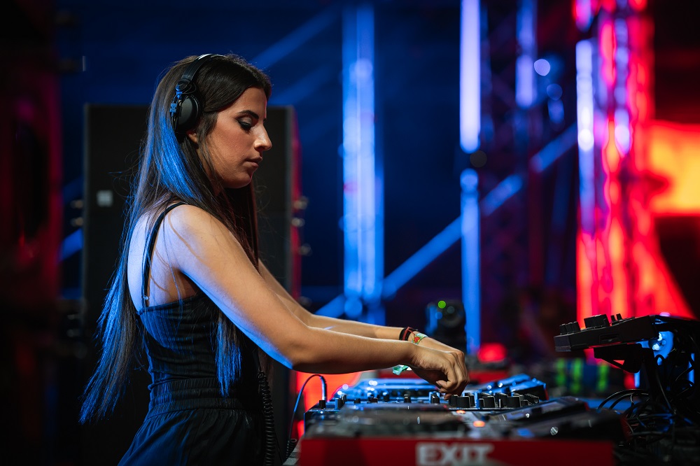 Novi veliki uspeh za našu mladu DJ senzaciju Lannu: Za 18. rođendan rezidentura na Ibici 1