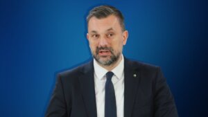„Košarkaš i u ratu“: Ko je Elmedin Konaković, ministar BiH koji proziva Vučića i najavljuje da će tražiti ratnu oštetu od Srbije?