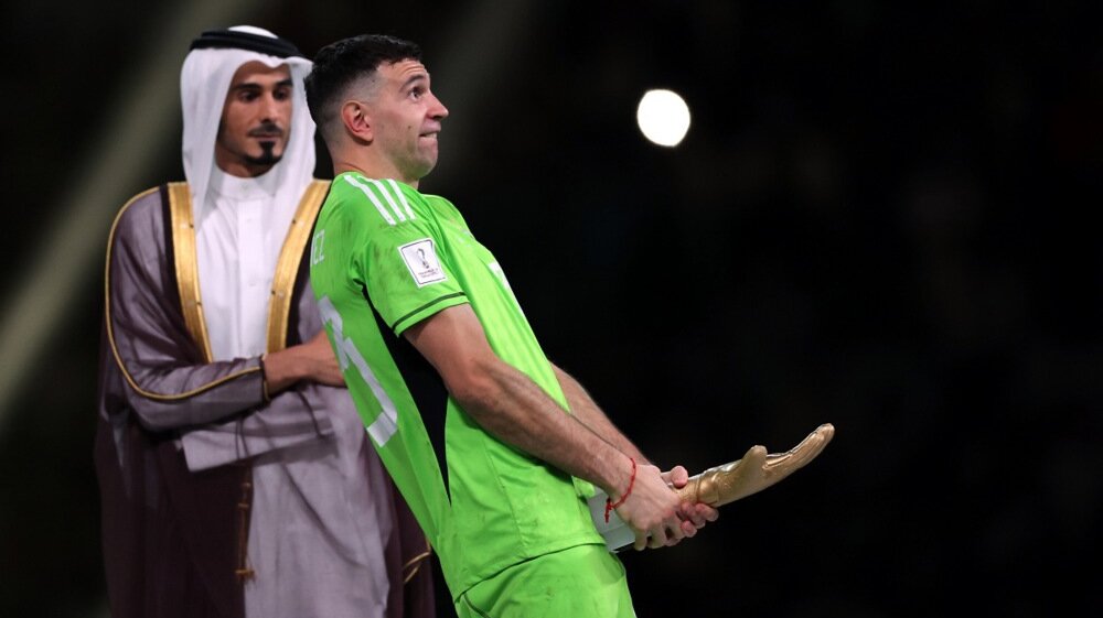 Kontroverzni argentinski golman dobio dva žuta kartona na meču protiv Lila, ali nije dobio crveni 2 Kontroverzni argentinski golman dobio dva žuta kartona na meču protiv Lila, ali nije dobio crveni 2