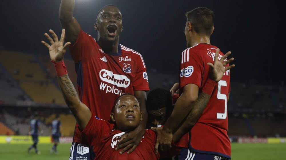 Fudbaler pogođen nožem u glavu u derbi utakmici kolumbijskog prvenstva (VIDEO) 1