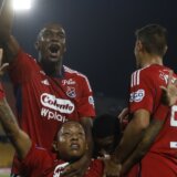 Fudbaler pogođen nožem u glavu u derbi utakmici kolumbijskog prvenstva (VIDEO) 1