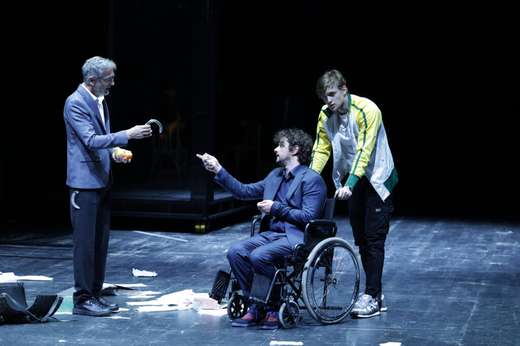 Kako živeti u svetu u kojem su moćni, bogati i bahati ozakonili nepravdu: Premijera predstave “Mihael Kolhas” u režiji Borisa Liješevića na Velikoj sceni JDP „Ljuba Tadić“ 3