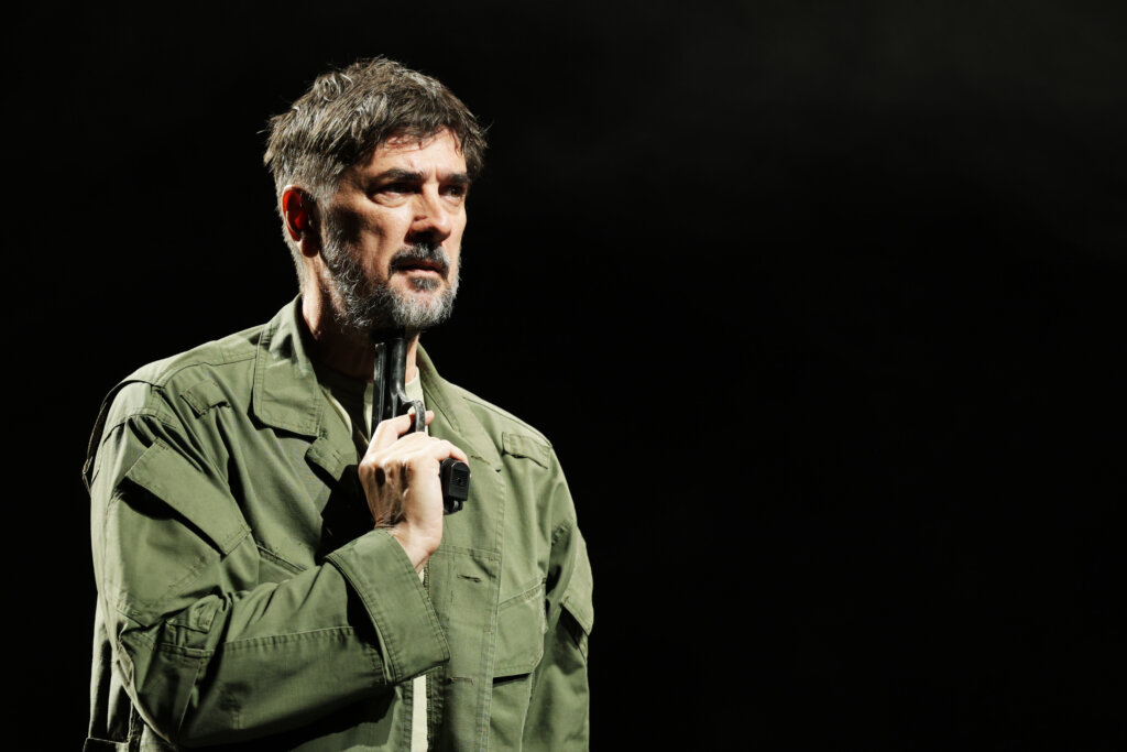 Kako živeti u svetu u kojem su moćni, bogati i bahati ozakonili nepravdu: Premijera predstave “Mihael Kolhas” u režiji Borisa Liješevića na Velikoj sceni JDP „Ljuba Tadić“ 4