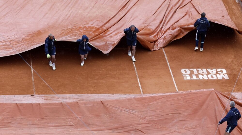 Iznad Monte Karla vise sumorne kulise: Kiša odlaže mečeve Kecmanovića i Đokovića (FOTO) 1