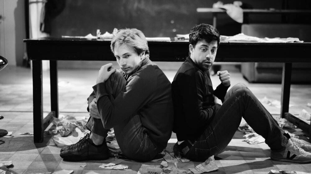 "Misterija Dušan Vasiljev" i antiratna poruka velikog pesnika preminulog pre sto godina, predstave "Ostrvo" i "Kenselovanje Sokrata" 1