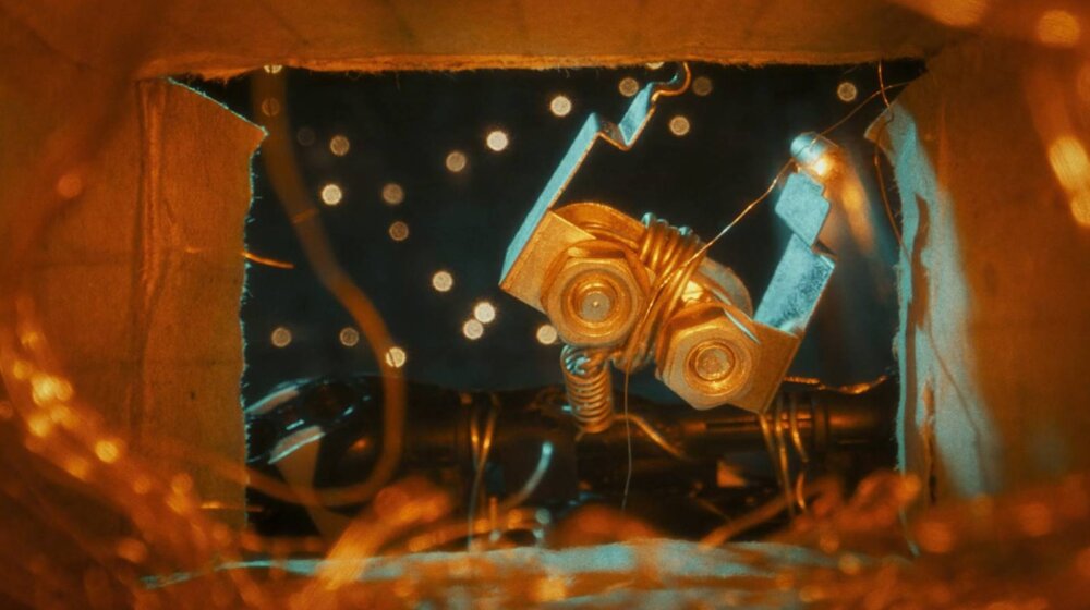 Muzički duo PAX objavio singl "Noć", za čiji distopijski spot su korišćeni isključivo reciklirani materijali 1