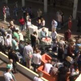 Satirični performans niških aktivista: Kako u praksi izgleda 90 birača u 30 kvadrata? 14