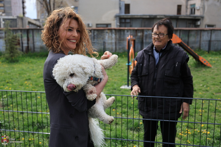Sve bi bilo super da nema neodgovornih i bahatih vlasnika: Kragujevac dobio prvi Pet park za kućne ljubimce (FOTO) 12