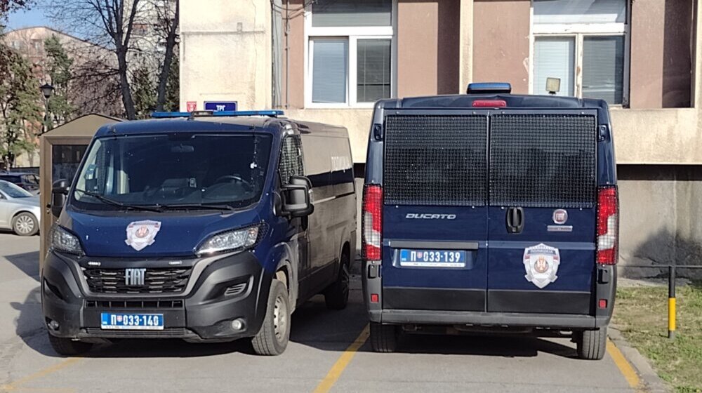 Hapšenje u Kladovu: Beograđanin pretio pa udario policijskog službenika 10