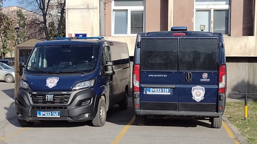Hapšenje u Kladovu: Beograđanin pretio, pa udario policijskog službenika 9
