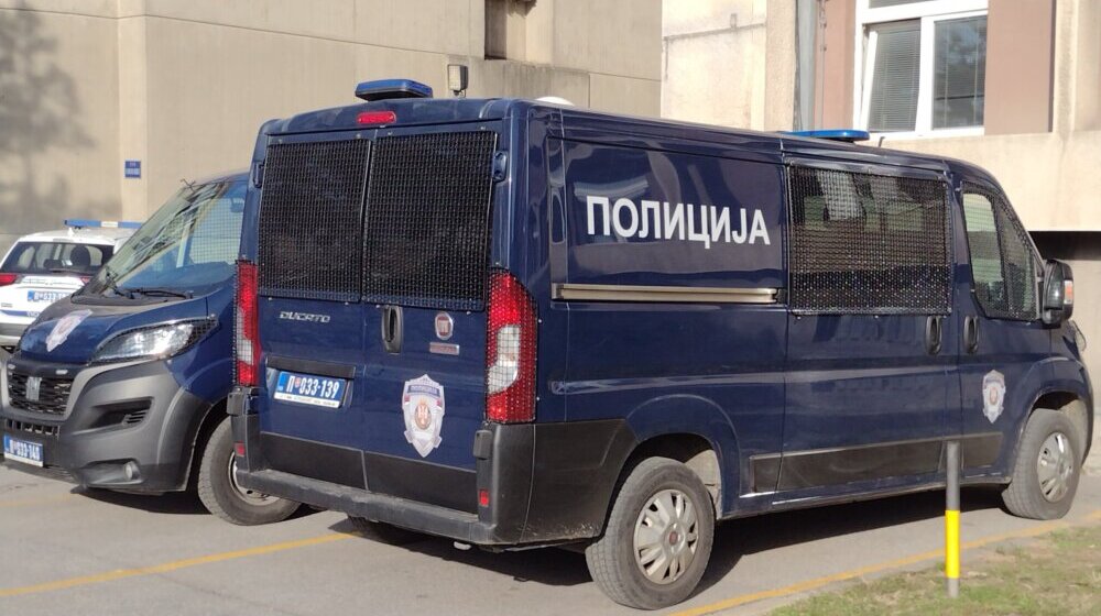 Nožem pljačkao apoteke, prodavnice i ribarnice: Muškarac u Kragujevcu uhapšen zbog više razbojništava i teške krađe 1