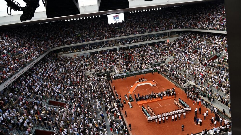 Olimpijski Rolan Garos dobio još jedan pokretni krov: Inspiracija u plisiranoj suknji Suzan Langlan (VIDEO) 1