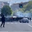 (VIDEO) Tuča „grobara“ i „delija“ u centru Beograda: Koristili palice i pirotehniku, policija ih silom rasterala 18
