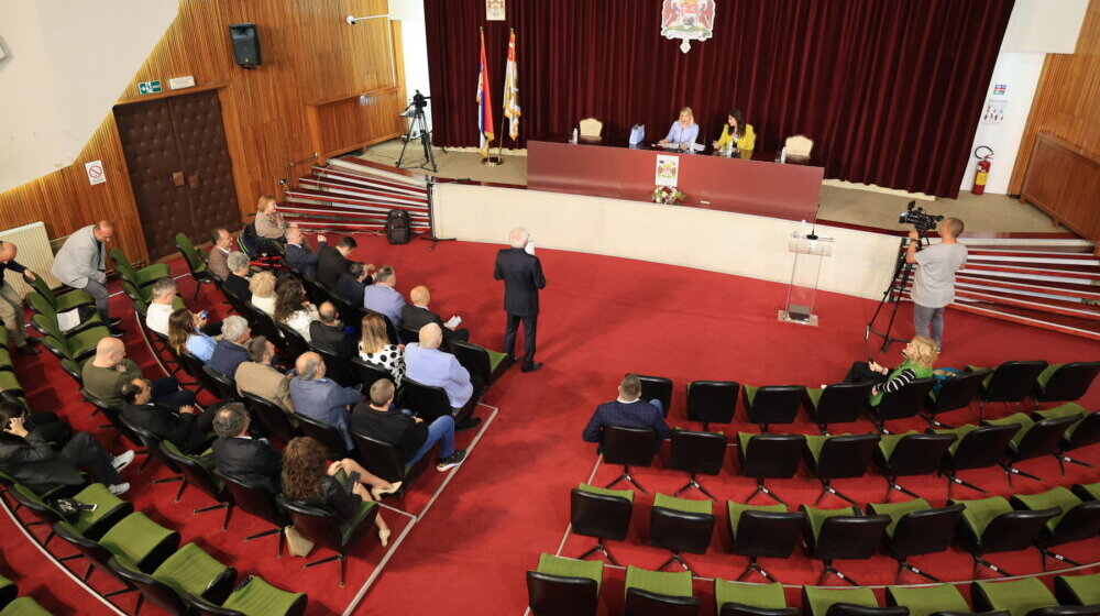 Nedolaskom na sednicu Skupštine grada vlast „priznala” krađu veka: Kragujevačka opozcija o „slučaju Servis” 1