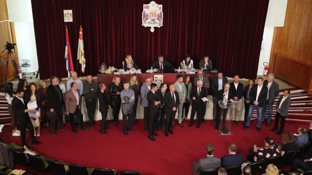 Smrt demokratije i parlamentarizma u Kragujevcu: Milan Tanović (POKS) povodom „bežanja od teme slučaj Servis” gradskih vlasti 1