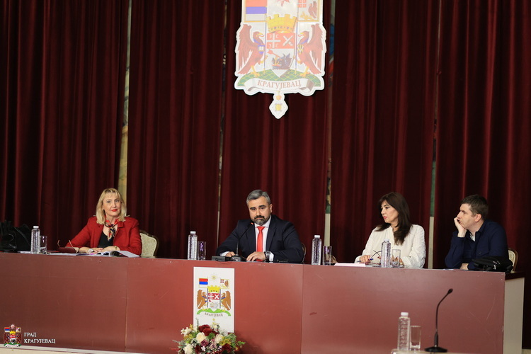 Ponovo sednica Skupštine grada Kragujevca zbog naknade za sopstveno zemljište u slučaju „Servis” 2 Ponovo sednica Skupštine grada Kragujevca zbog naknade za sopstveno zemljište u slučaju „Servis” 2