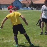 Šta još nismo videli u srpskom fudbalu: Sudija „isključio“ zmiju koja je prekinula utakmicu u Leskovcu (VIDEO) 3