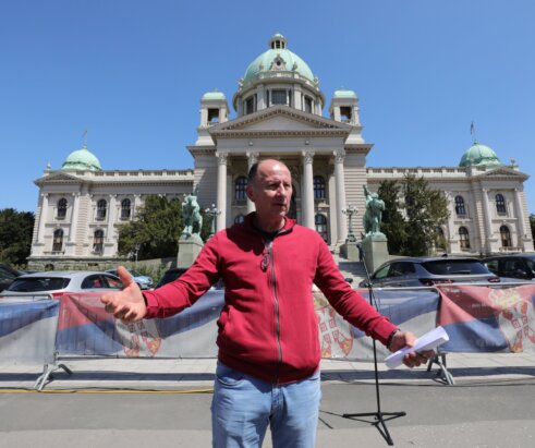 (FOTO) "Zločin je bio, ali genocid ne": Protestna vožnja taksista protiv izglasavanja Rezolucije o Srebrenici 8