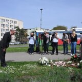 Gradonačelnik Novog Sada Milan Đurić položio vence kod Varadinskog mosta na kome je tokom bombardovanja ubijen Oleg Nasov 10