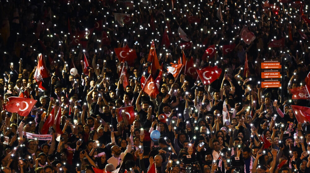“Kad te nema bolje da se nisam ni probudila”: Zašto se hit Nade Topčagić orio Istanbulom nakon istorijskog poraza Erdogana na lokalnim izborima u Turskoj? 1